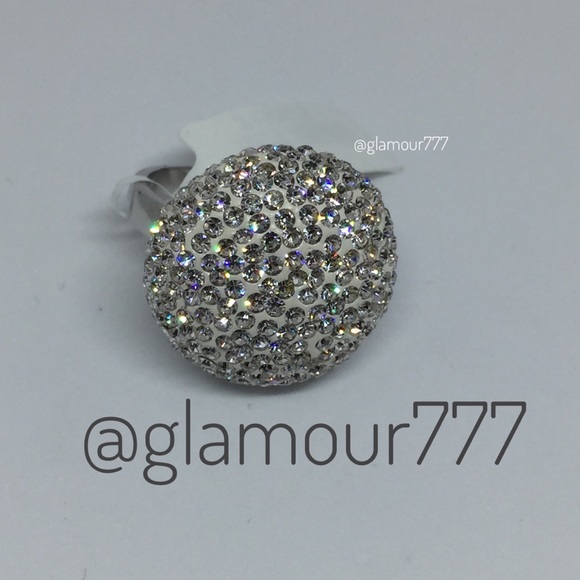 Gorgeous Crystal Dome Ring - Picture 2 of 8